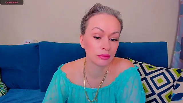 EllenMoore online show from October 2025 03:05:01 AM