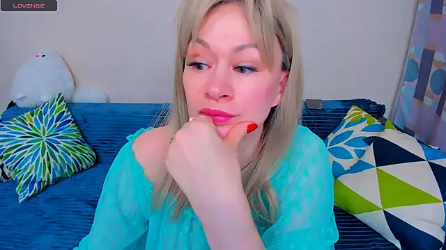 EllenMoore online show from March 2026 03:28:01 AM