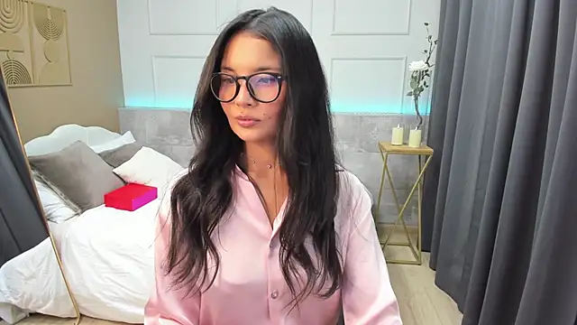 Snapshot of ErikaSoft chatting on November 2025 05:22:01 AM ErikaSoft online show from November 2025 05:22:01 AM