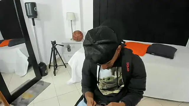 anhtony wayans online show from October 2025 12:01:01 AM