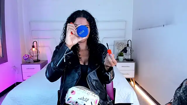 Ellie Alves online show from February 2025 01:00:01 PM
