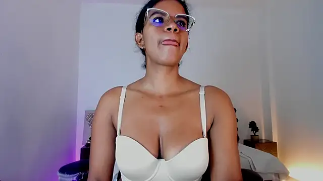 Ellie Alves online show from March 2025 01:23:02 PM