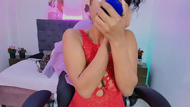 Ellie Alves online show from September 2025 01:17:01 PM