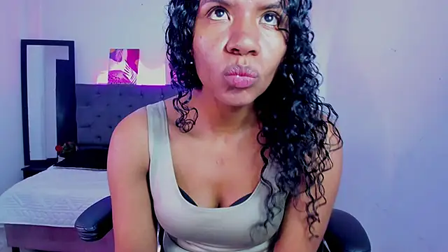 Ellie Alves online show from December 2025 01:28:01 PM