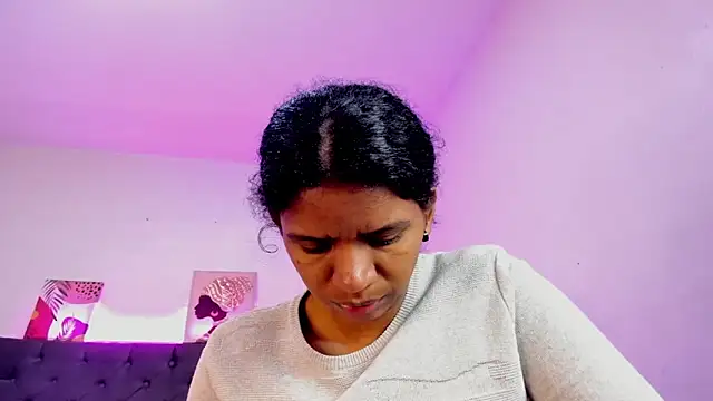 Ellie Alves online show from October 2025 12:46:01 PM