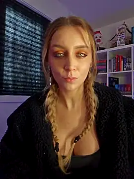 Snapshot of LilyOrion chatting on November 2025 07:40:02 PM LilyOrion online show from November 2025 07:40:02 PM