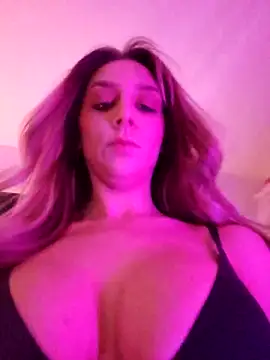 Snapshot of LilyOrion chatting on December 2025 09:16:02 PM LilyOrion online show from December 2025 09:16:02 PM