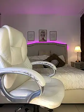 milly cruz online show from March 2026 12:28:01 AM