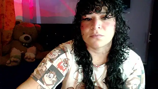 Snapshot of ANGELIQUE_KLANE chatting on November 2025 05:56:01 PM ANGELIQUE KLANE online show from November 2025 05:56:01 PM