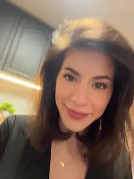 AlyonaX online show from April 2026 06:25:02 PM