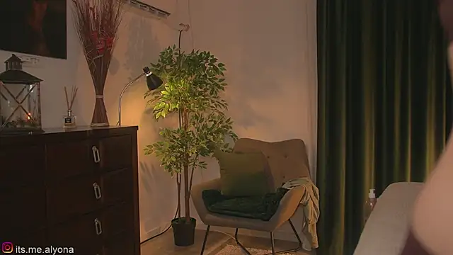 AlyonaX online show from March 2026 08:21:01 PM