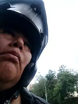 Brenda Berck  online show from April 2026 10:00:01 PM