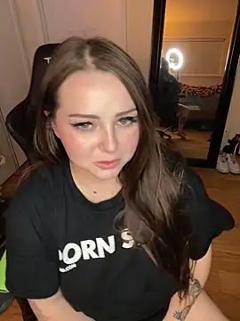 Snapshot of Kira_tattoo chatting on February 2025 05:47:02 AM Kira tattoo online show from February 2025 05:47:02 AM