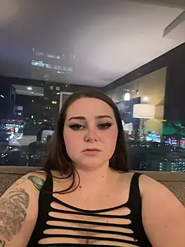 Snapshot of Kira_tattoo chatting on February 2025 05:03:01 AM Kira tattoo online show from February 2025 05:03:01 AM