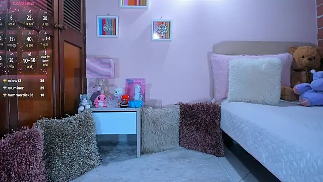 Snapshot of AbrilRussell chatting on December 2024 04:30:01 AM AbrilRussell online show from December 2024 04:30:01 AM