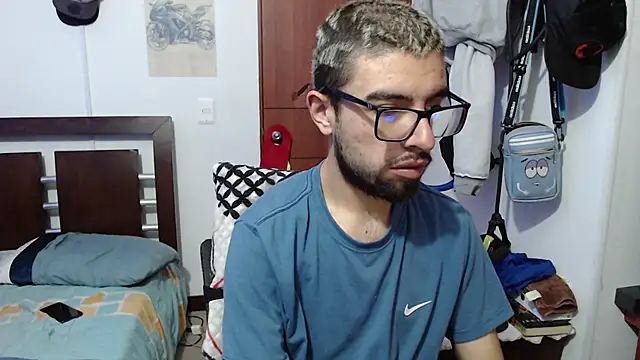 Snapshot of fvckolombianguyy chatting on December 2025 04:57:01 PM fvckolombianguyy online show from December 2025 04:57:01 PM