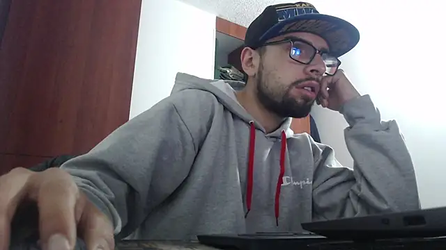 Snapshot of fvckolombianguyy chatting on February 2025 05:03:02 AM fvckolombianguyy online show from February 2025 05:03:02 AM