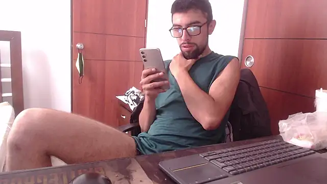 Snapshot of fvckolombianguyy chatting on February 2025 06:04:01 PM fvckolombianguyy online show from February 2025 06:04:01 PM