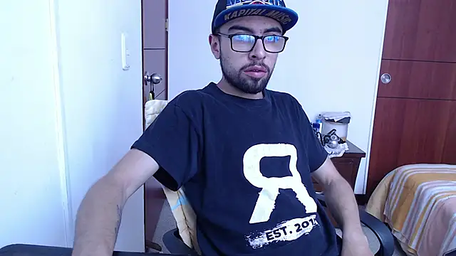 Snapshot of fvckolombianguyy chatting on February 2025 09:37:02 PM fvckolombianguyy online show from February 2025 09:37:02 PM