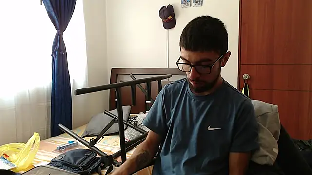 Snapshot of fvckolombianguyy chatting on February 2025 05:48:02 PM fvckolombianguyy online show from February 2025 05:48:02 PM