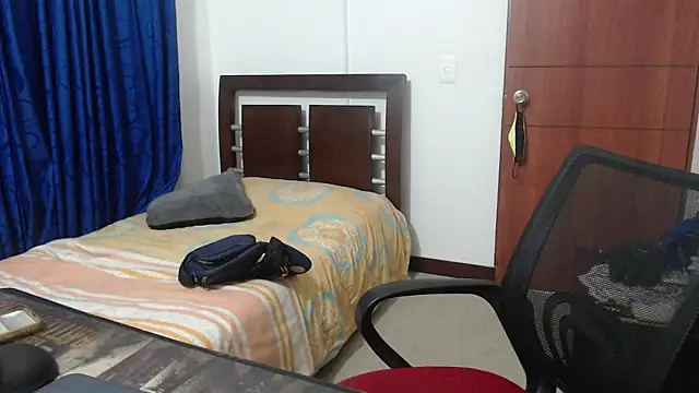 Snapshot of fvckolombianguyy chatting on March 2025 01:37:01 AM fvckolombianguyy online show from March 2025 01:37:01 AM