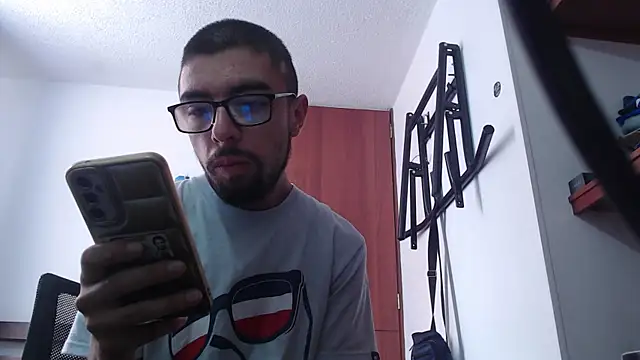 Snapshot of fvckolombianguyy chatting on March 2025 03:29:02 PM fvckolombianguyy online show from March 2025 03:29:02 PM