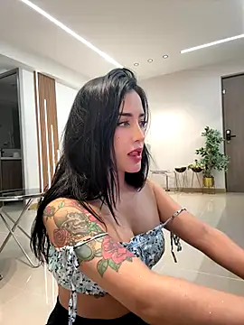 Snapshot of CATALINA_RESTREPO chatting on October 2025 01:18:02 AM CATALINA RESTREPO online show from October 2025 01:18:02 AM