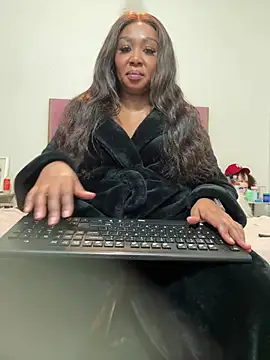 Snapshot of Bootyliciouse21X chatting on June 2026 04:29:01 AM Bootyliciouse21X online show from June 2026 04:29:01 AM