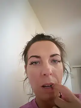 Snapshot of Almmaxxxx chatting on October 2025 04:59:02 PM Almmaxxxx online show from October 2025 04:59:02 PM