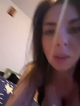 Snapshot of Almmaxxxx chatting on February 2026 06:32:01 PM Almmaxxxx online show from February 2026 06:32:01 PM