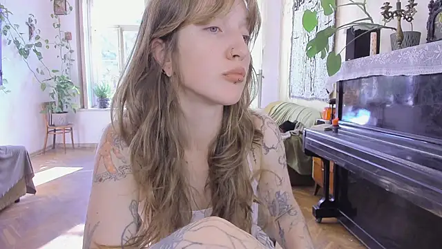 Snapshot of Miranda2_0 chatting on October 2025 06:03:01 AM Miranda2 0 online show from October 2025 06:03:01 AM