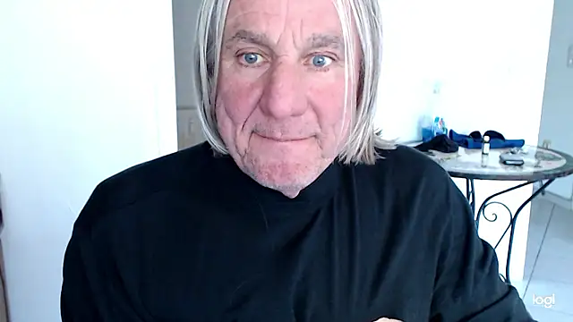 Snapshot of Sokrates3 chatting on April 2026 12:35:02 PM Sokrates3 online show from April 2026 12:35:02 PM