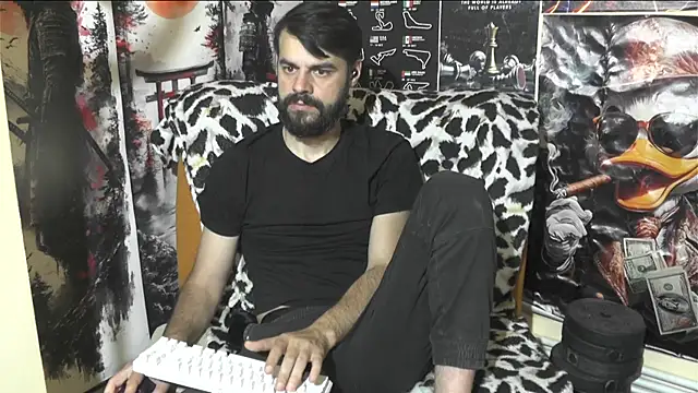 Snapshot of 00george chatting on May 2026 11:41:01 AM 00george online show from May 2026 11:41:01 AM