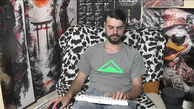 Snapshot of 00george chatting on April 2026 07:10:01 AM 00george online show from April 2026 07:10:01 AM