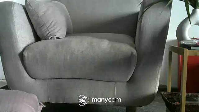 Snapshot of missytrig chatting on February 2025 02:37:02 PM missytrig online show from February 2025 02:37:02 PM