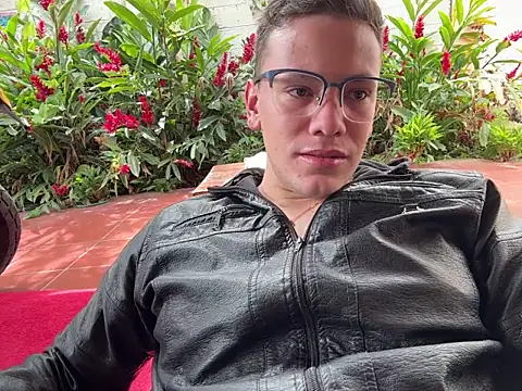 Snapshot of simon_and_david chatting on November 2025 05:25:02 PM simon and david online show from November 2025 05:25:02 PM