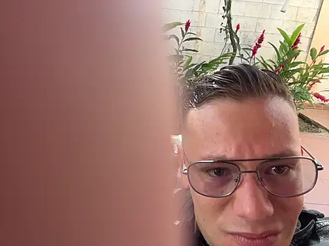 Snapshot of simon_and_david chatting on December 2025 07:08:01 PM simon and david online show from December 2025 07:08:01 PM