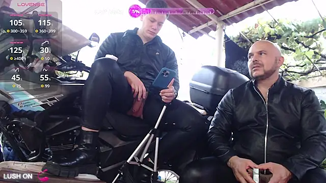 Snapshot of simon_and_david chatting on November 2025 10:13:02 PM simon and david online show from November 2025 10:13:02 PM