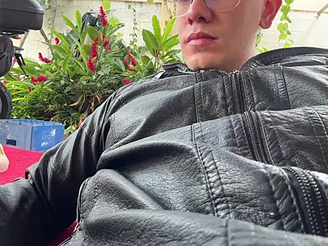 Snapshot of simon_and_david chatting on October 2025 08:38:01 PM simon and david online show from October 2025 08:38:01 PM