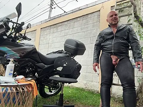 Snapshot of simon_and_david chatting on December 2025 08:04:02 PM simon and david online show from December 2025 08:04:02 PM