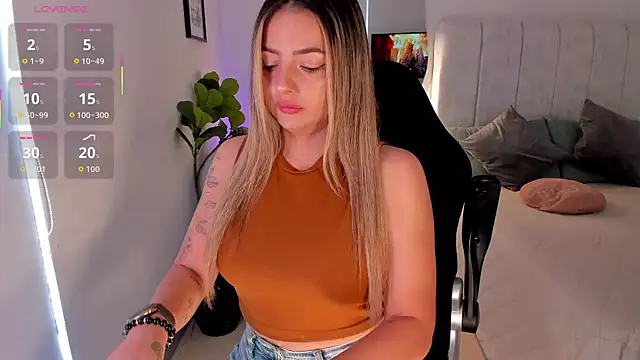 AmyWood online show from April 2026 08:02:01 PM