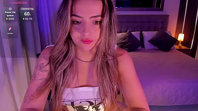Snapshot of AmyWood chatting on September 2025 08:32:01 PM AmyWood online show from September 2025 08:32:01 PM