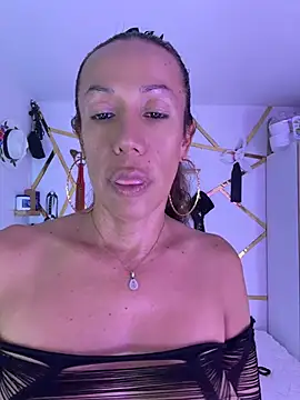 YOURSDEBORA online show from June 2026 07:07:01 PM
