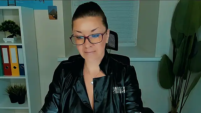 AnaMills online show from September 2025 10:04:01 AM