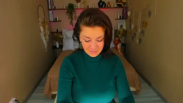 AnaMills online show from October 2025 10:06:01 AM