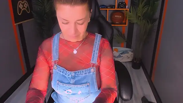 Snapshot of AnaMills chatting on March 2026 10:09:02 AM AnaMills online show from March 2026 10:09:02 AM