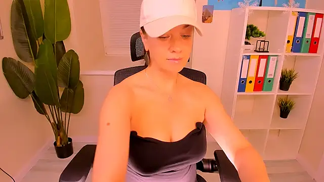 AnaMills online show from December 2025 10:14:02 AM