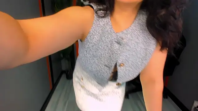 Snapshot of AnaMills chatting on March 2026 09:20:02 AM AnaMills online show from March 2026 09:20:02 AM