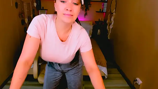 AnaMills online show from October 2025 03:11:01 PM