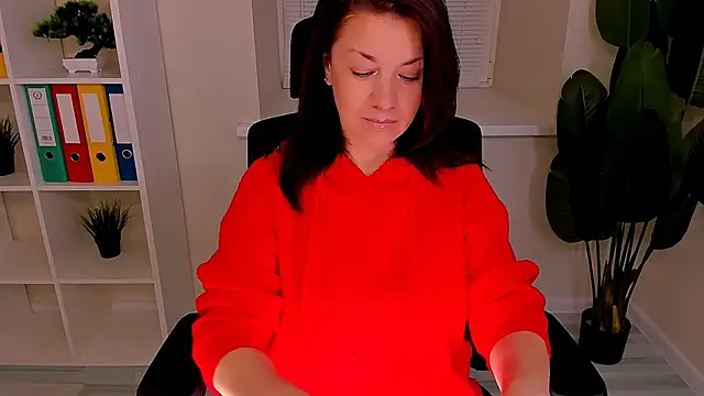 AnaMills online show from November 2025 03:12:01 PM